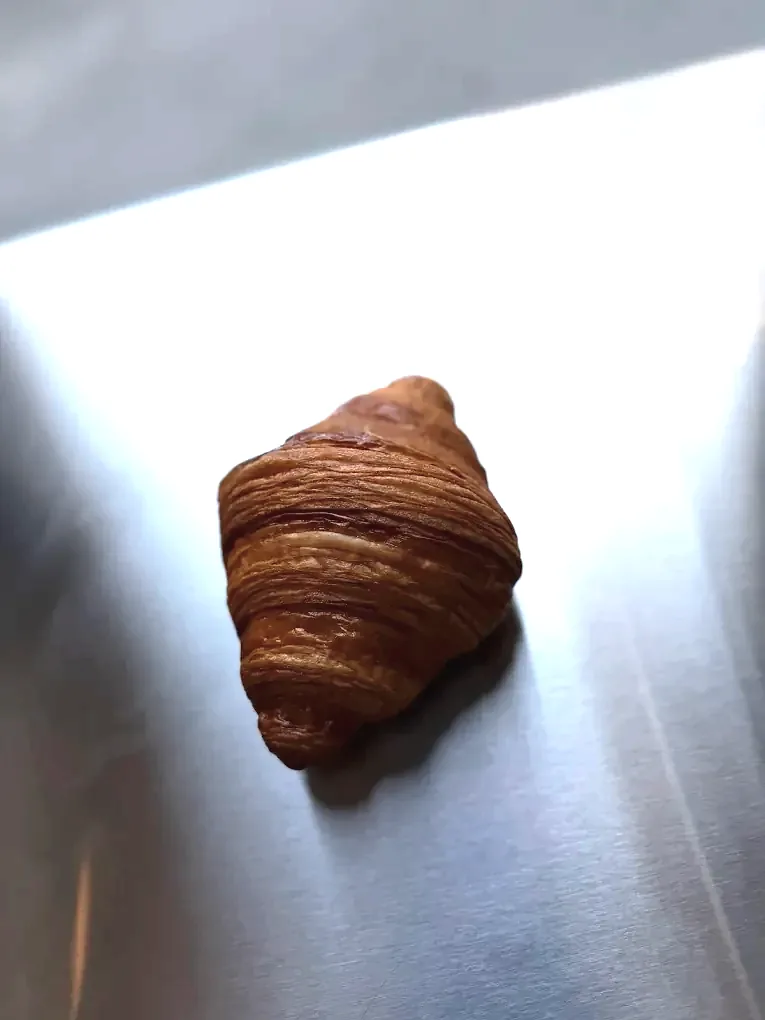 Cornetto francese artigianale a lievito madre — pasticceria Firenze