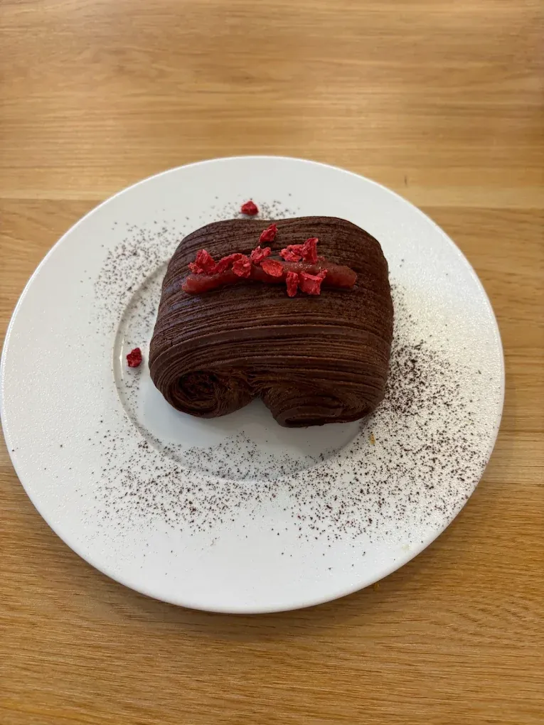 Monoporzione moderna al cioccolato e lampone — pasticceria via Masaccio Firenze